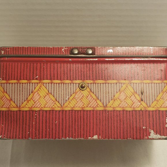 A. S. WILKIN LIMITED CREMONA "NEEDLEWORK" TIN BOX - LADY HAMILTON - TRUE VINTAGE - Picture 4 of 16
